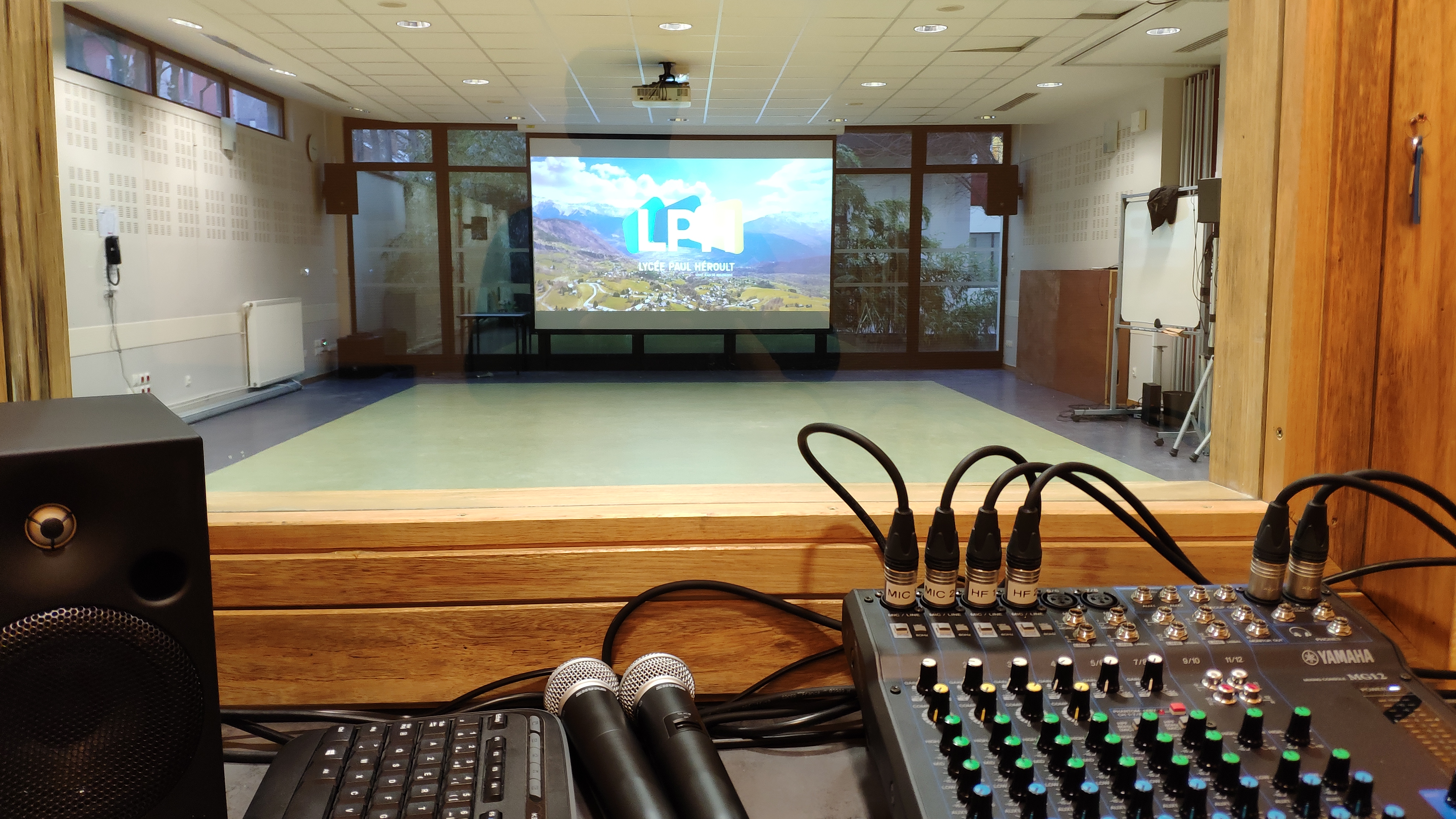 Equipement audiovisuel professionnel salle de conférence - réunion - Bochet